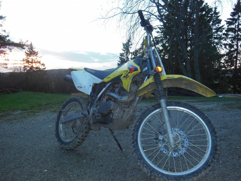 Siin ois
Suzuki DR-Z 125 Tarkotus ois ostaa Honda CRF 150 mut katto ny...

