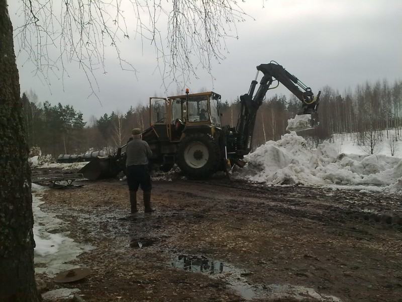 No tuos on se meijän 8000kaivuri
