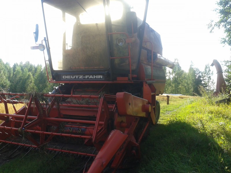 Meijän puimuri :3
Deutz-Fahr M770
