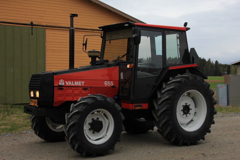 Valmet 655 Turbo -89
Oma valametti, tarkotus olisi hommata rosteriputki, keulamerkki sekä puuttuvat tarrat ja kirjaimet oviin.
