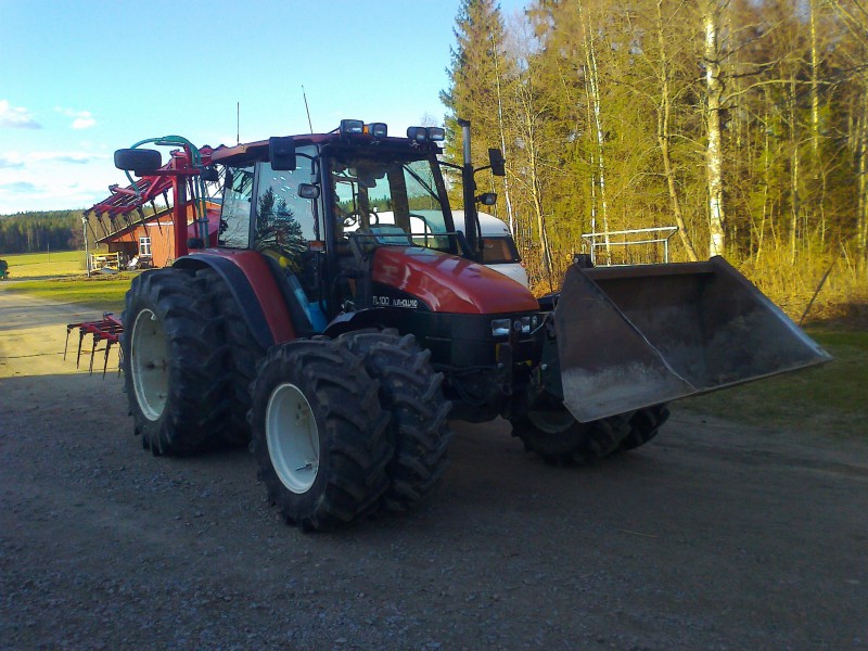 new holland tl 100
heinää menossa kylvämään vanha kuva
